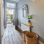 Host & - Hidden Gem