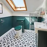 Host & - Hidden Gem *