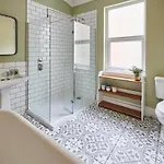Host & - Hidden Gem Holiday home *
