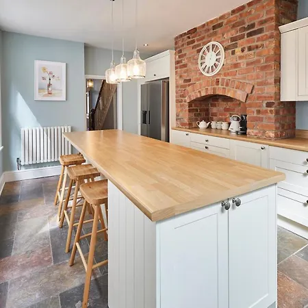 Host & - Hidden Gem Holiday home *