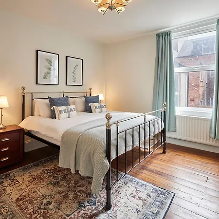 Host & - Hidden Gem *