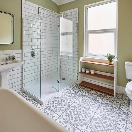 Host & - Hidden Gem Holiday home *